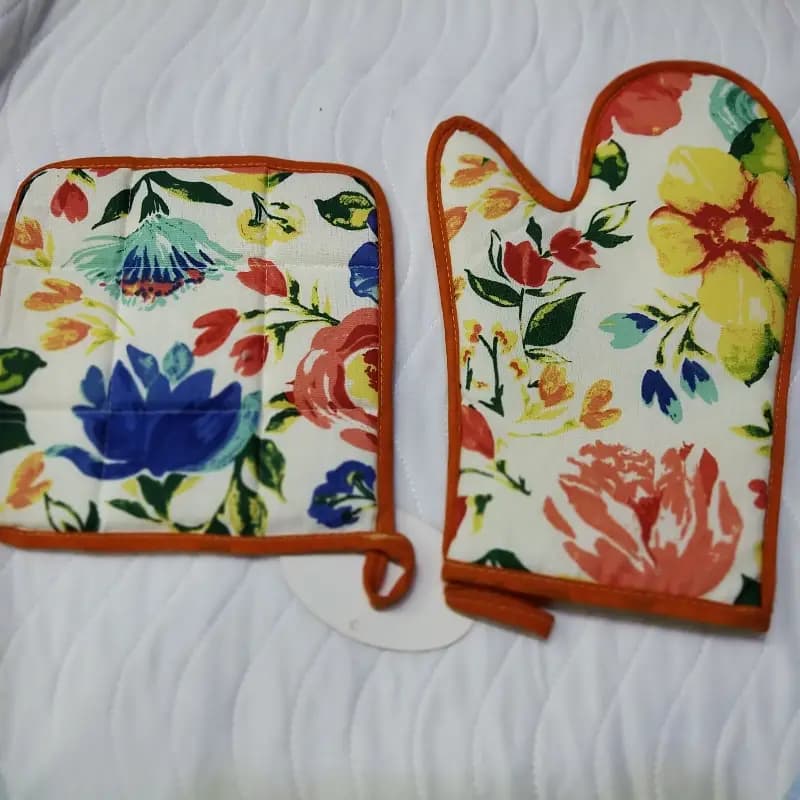 Kitchen gloves